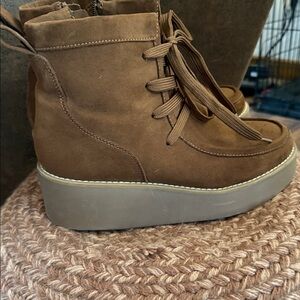 Sonoma Tan Lace Up Platform Boots